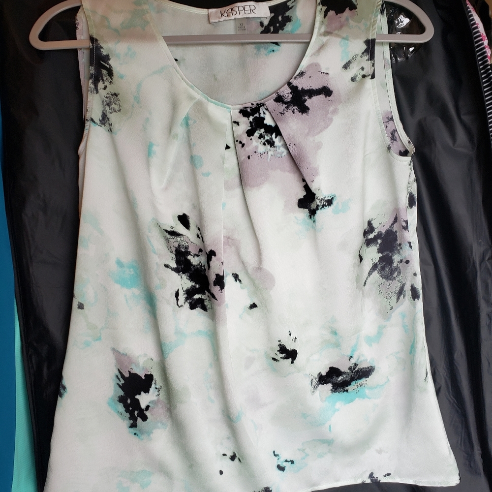 Kasper sleeveless blouse, size xs, green blue black floral. Never worn